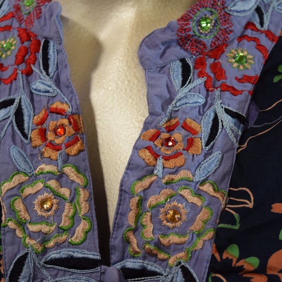 Jessi L Pullover Floral Blouse, Embroidered Size 2X - Picture 7 of 12